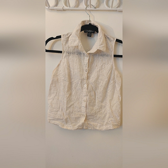 Buttoned blouse - Picture 3 of 3